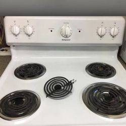Moving On Cleaning Services - Nicely cleaned stove
