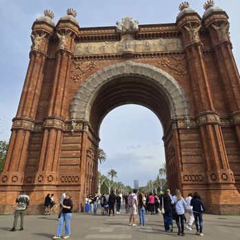 Arc de Triomf - Landmarks & Historical Buildings Near Me - Barcelona, B