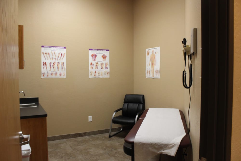 BANNER URGENT CARE Updated August 2024 73 Reviews 7611 W Cactus