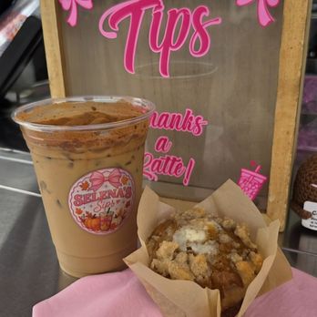 Selena's Sips - Iced Cinnamon Oat Latte and Pumpkin Cream Cheese Muffin - Coffee & Tea Near Me - Lakeside, California