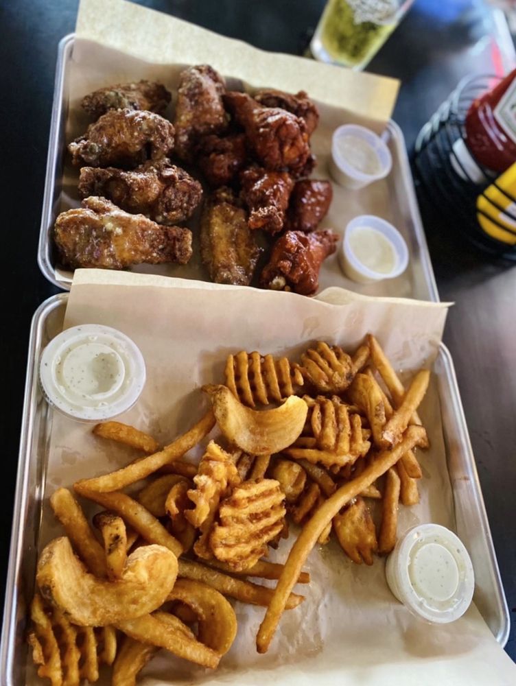 THE CORNER TAVERN 19 Photos & 24 Reviews 102 E Rte 66, Flagstaff, Arizona Sports Bars