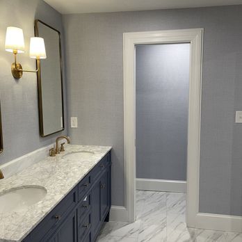 Shotcount Wallpaper Hangers - Master bathroom with textured wallpaper installed by Shotcount Wallapaper - Wallpapering Near Me - Washington, DC, District of Columbia Shotcount Wallpaper Hangers - Master bathroom with textured wallpaper installed by Shotcount Wallapaper - Wallpapering Near Me - Washington, DC, District of Columbia