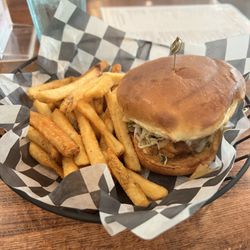 Fruitful Vine Tours - Chicken sandwich @unionpier