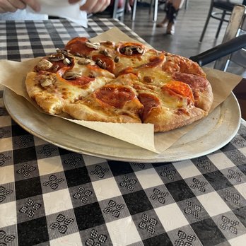 Texas Cannon Brewing - Small pizza plenty for 2 - Brewpubs Near Me - Blanco, Texas Texas Cannon Brewing - Small pizza plenty for 2 - Brewpubs Near Me - Blanco, Texas