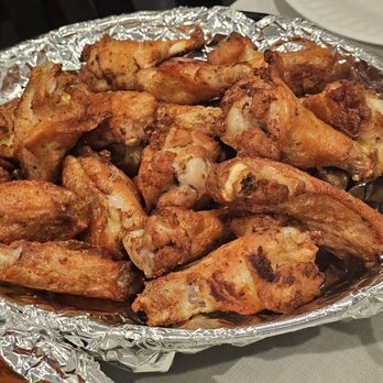 Round Table Pizza - Plain Classic Wings - Pizza Near Me - Moraga, California