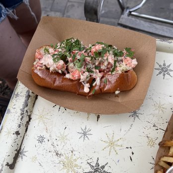 Barrow Food House - Lobster roll - New American Near Me - Riverhead, New York