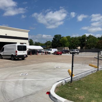 Discount Tire - Large parking lot behind the garage - Tires Near Me - Houston, Texas Discount Tire - Large parking lot behind the garage - Tires Near Me - Houston, Texas