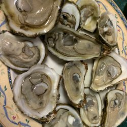 Off Shore Pier Restaurant & Fish Market - Shucked oysters are ready!