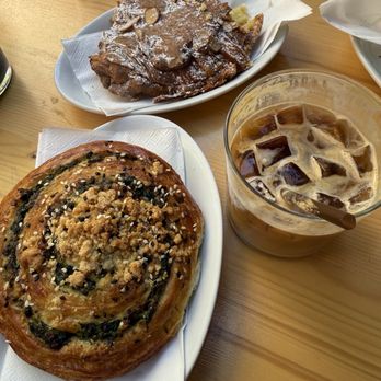Osmo x Marusan - Iced coffee, almond croissant, spinach and feta pastry - Coffee & Tea Near Me - Montreal, Quebec Osmo x Marusan - Iced coffee, almond croissant, spinach and feta pastry - Coffee & Tea Near Me - Montreal, Quebec