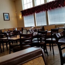 Caesar's Pizza Palace Restaurant - Dining area