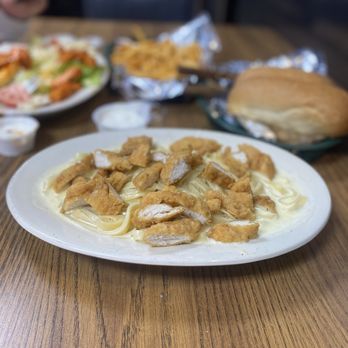 Francesco's Brothers Pizzaria - Fettuccine Alfredo with Chicken - Pizza Near Me - Bensenville, Illinois Francesco's Brothers Pizzaria - Fettuccine Alfredo with Chicken - Pizza Near Me - Bensenville, Illinois