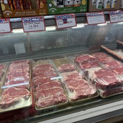 Bearpond Fresh Market - The amazing Meat Counter