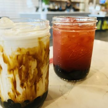 Pho Play - Strawberry tea and milk tea with boba - Vietnamese Near Me - Castro Valley, California