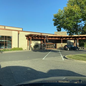 North Radiation Therapy Center - Entrance - Oncologist Near Me - Robbinsdale, Minnesota North Radiation Therapy Center - Entrance - Oncologist Near Me - Robbinsdale, Minnesota