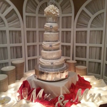 Sandi's Creative Cakes - Wedding Cake - Desserts Near Me