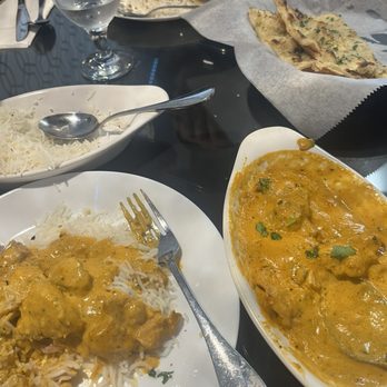 Farm Indian Eatery - Chicken Shahi Korma with Garlic Nan - Indian Near Me - Hamilton, Ohio