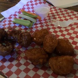 Mitchell's Sports Bar - Boneless chicken wings - bbq and Buffalo flavors