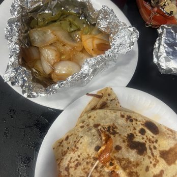 Tacos Uziel - Grilled onions and grilled nopales with quesadilla - Pop-Up Restaurants Near Me - Long Beach, California
