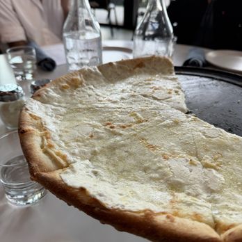 Silo - White pizza - Gastropubs Near Me - Nashville, Tennessee Silo - White pizza - Gastropubs Near Me - Nashville, Tennessee