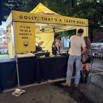 Daddy’s Dogs - Pop up tent next to the Ryman - Hot Dogs Near Me - Nashville, Tennessee Daddy’s Dogs - Pop up tent next to the Ryman - Hot Dogs Near Me - Nashville, Tennessee