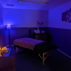 The Purple Room - Massage table, amazing atmosphere, comfortable setting