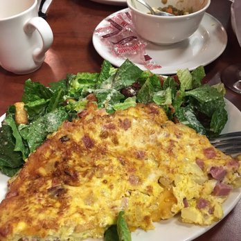 Paddington's Pump - Maybe the burgers taste better? Avoid the special, omelettes, and salads. The toast was good. - Breakfast & Brunch Near Me - Toronto, Ontario