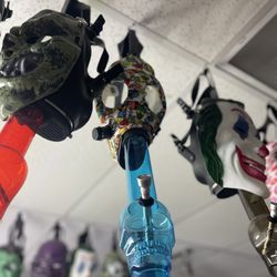 Laveen Smoke Shop - Gas mask