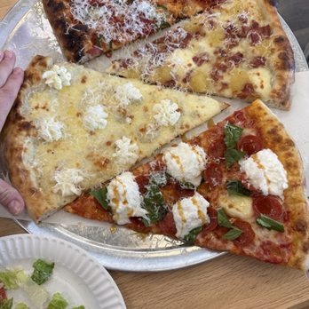 Gimani - Flight with an average adult female handspan for size - Pizza Near Me - Albuquerque, New Mexico