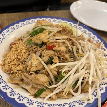 Mae Ornnit Thai Kitchen - Pad Thai - Thai Near Me - Annandale, Virginia