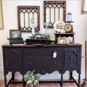 White Cottage Market - Home Decor Near Me - Winterset, Iowa White Cottage Market - Home Decor Near Me - Winterset, Iowa