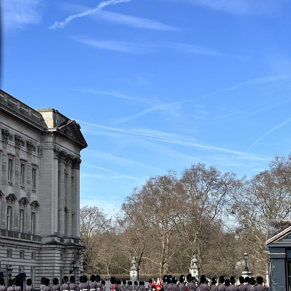 Buckingham Palace - Landmarks & Historical Buildings Near Me - London, XGL