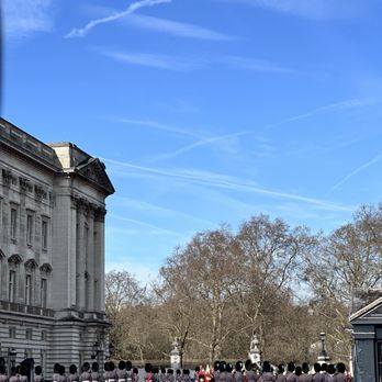 Buckingham Palace - Landmarks & Historical Buildings Near Me - London, XGL