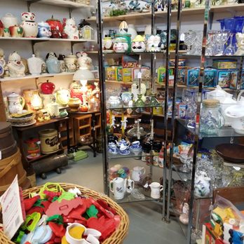 Southside Pickers - Cookie jars, lunch boxes, tea pots, cookie cutters . . . - Antiques Near Me - DuBois, Pennsylvania