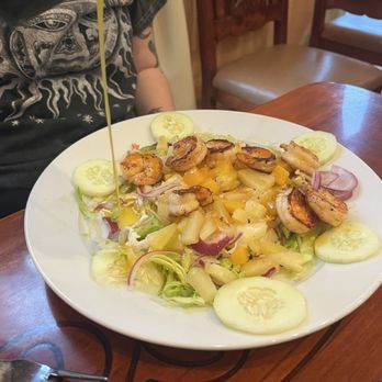 3 Amigos - Ensalada Tropical - Mexican Near Me - Yorktown, Virginia