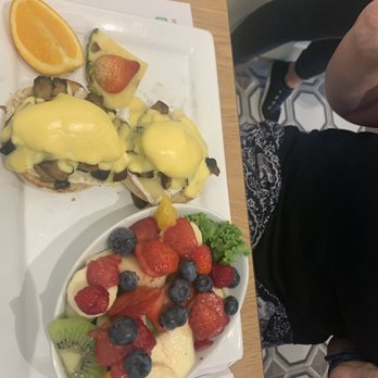 Pur & Simple - Brie mushroom Benedict, sub fruit ($3 extra) - Breakfast & Brunch Near Me - Dartmouth, Nova Scotia