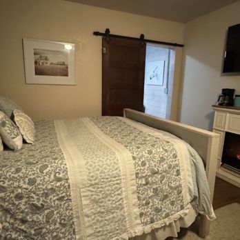 Taylor Creek Lodge - Bed & Breakfast Near Me - Gold Beach, Oregon Taylor Creek Lodge - Bed & Breakfast Near Me - Gold Beach, Oregon