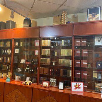 The Perfume Shoppe - Cosmetics & Beauty Supply Near Me - Vancouver, British Columbia