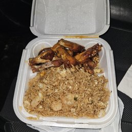 The Shrimp Fried Rice no favors. The wings look like Peigon wings. The worst Asian food I had in Atlanta and I have been 20 years . The Shrimp Fried Rice no favors. The wings look like Peigon wings. The worst Asian food I had in Atlanta and I have been 20 years .