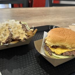 Basic burger with bacon and caramelized onions. Also fries JABS