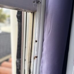 With AC blowing hot air...window had to be opened to cool the room...no screens so bugs could fly in. With AC blowing hot air...window had to be opened to cool the room...no screens so bugs could fly in.