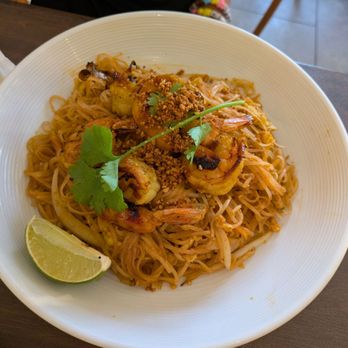 Saigon Bistro - Shrimp Pad Thai - Vietnamese Near Me - Fair Lawn, New Jersey