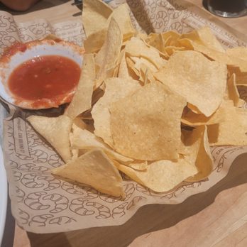 Cheddar's Scratch Kitchen - Chips and salsa. - Comfort Food Near Me - West Melbourne, Florida