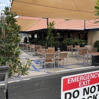 Twohey’s Restaurant - Patio seating - New American Near Me - South Pasadena, California Twohey’s Restaurant - Patio seating - New American Near Me - South Pasadena, California