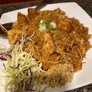 Thai E-San - Pad Thai with both tofu and pork. Level 3 spice. Extremely sweet, unfortunately. - Thai Near Me - Phoenix, Arizona