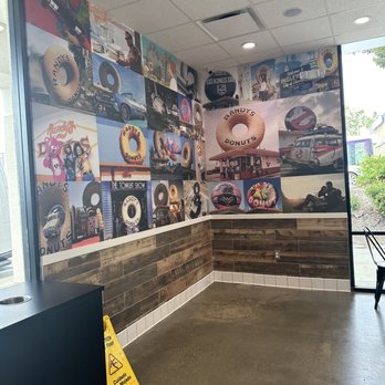 Randy’s Donuts - Coffee & Tea Near Me - San Diego, California
