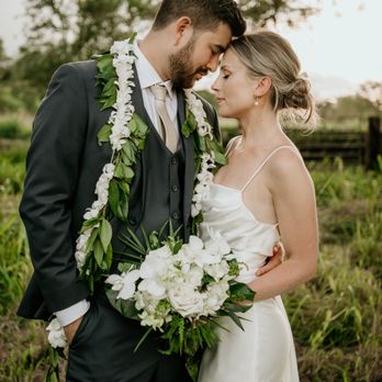 Derek Wong Photography - Bridal Portrait at Dillingham Ranch in Waialua on the North Shore of O'ahu - Photographers Near Me Derek Wong Photography - Bridal Portrait at Dillingham Ranch in Waialua on the North Shore of O'ahu - Photographers Near Me