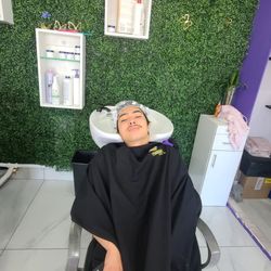 Diamonds Salon