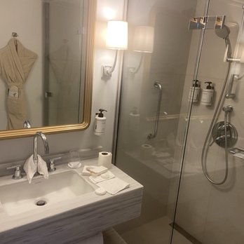 Hôtel du Louvre - Nice bathroom and shower - Hotels Near Me - Paris, 75