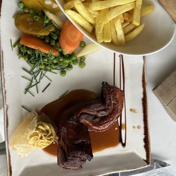 Schiff - Crispy Pork Belly, veg and fries - Hotels Near Me - Luzern, LU