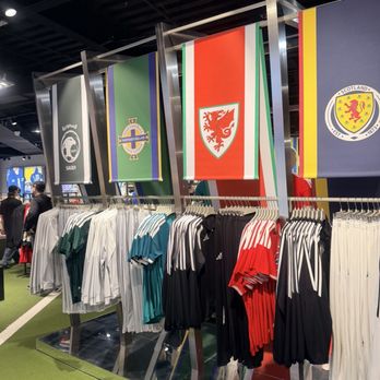 Adidas - Shoe Stores Near Me - East Rutherford, New Jersey